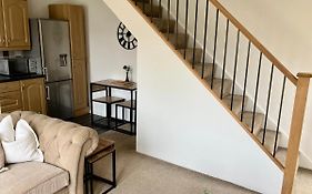 Central, Stylish & Cosy Home With Large Garden & Parking, Bournemouth